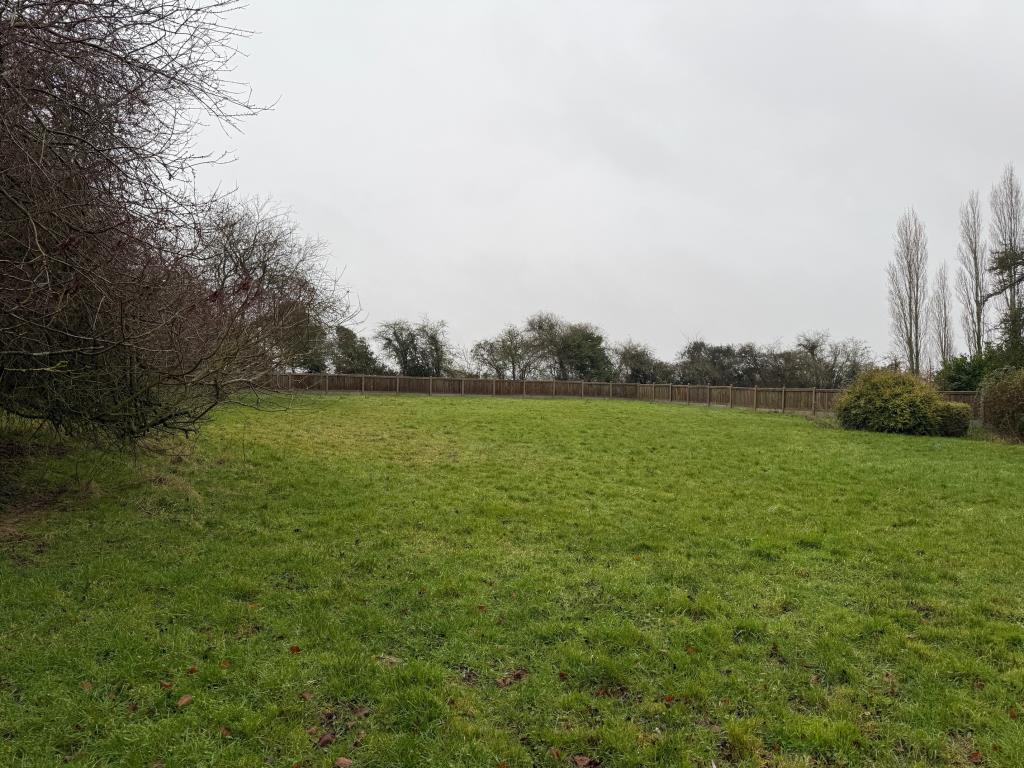 Lot: 96 - LAND WITH POTENTIAL - View of land from the front od the site